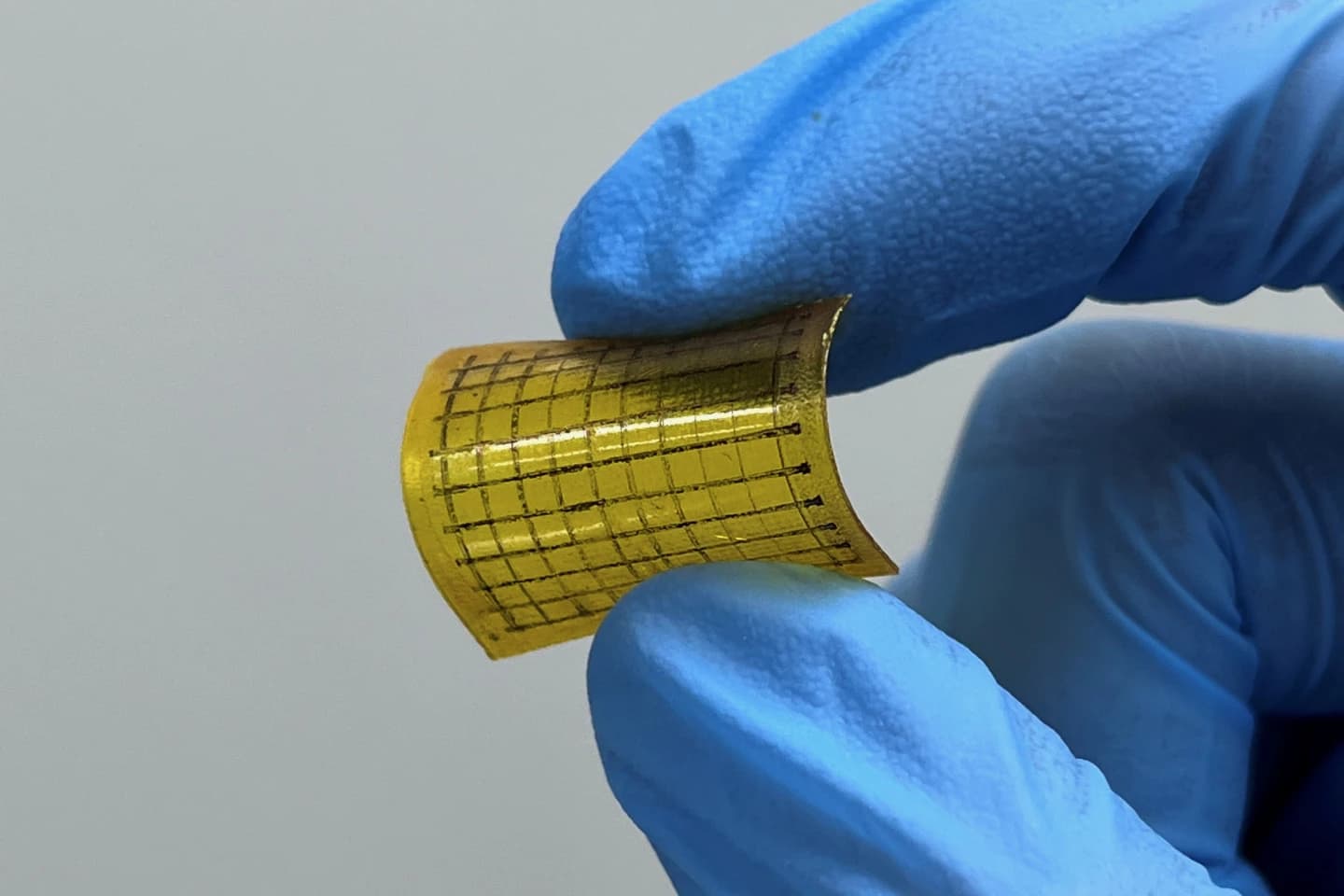 Un chip de sinapsis impreso conmuta en 26 ns y se disuelve en 6 minutos