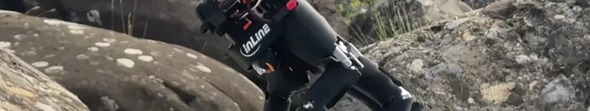 Una mano robótica de 818 gramos camina sobre sus dedos
