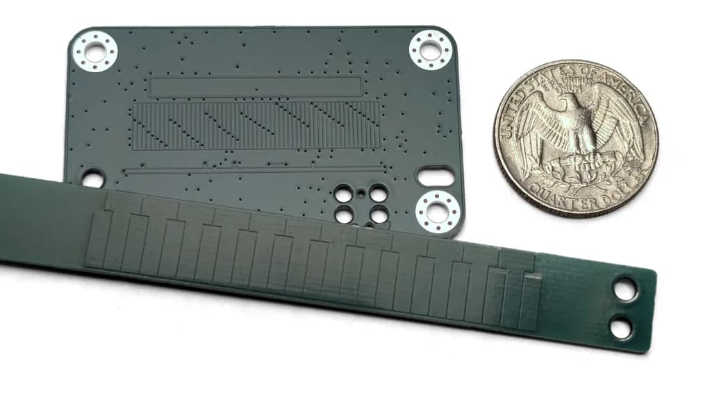 Un encoder capacitivo abierto mide desplazamientos de 40 micrones