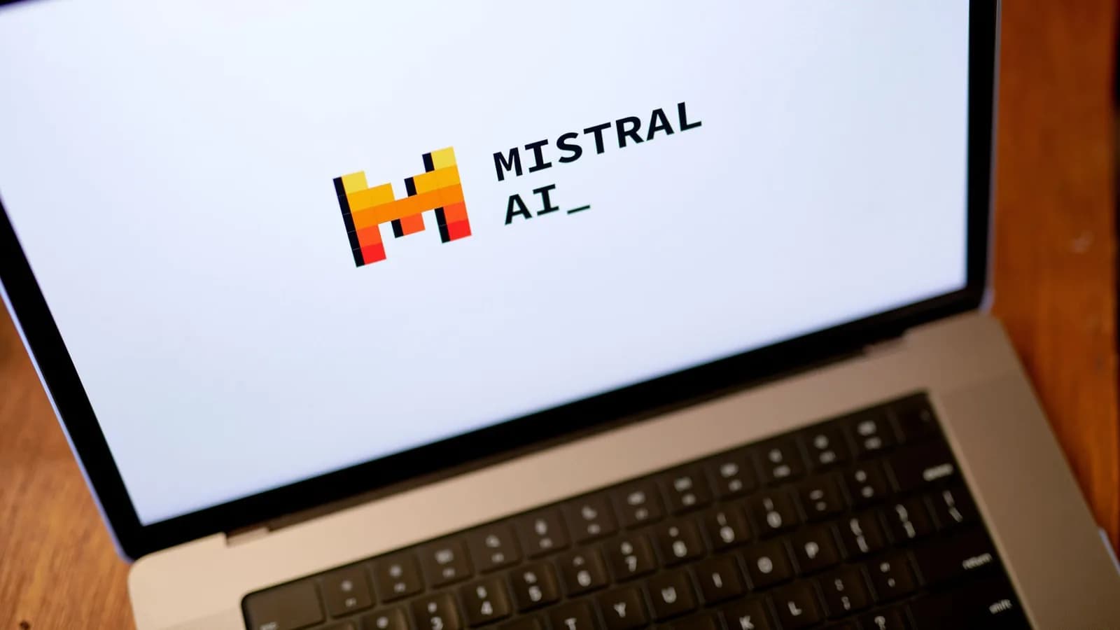 Mistral Large 4 queda detrás de cinco modelos abiertos chinos