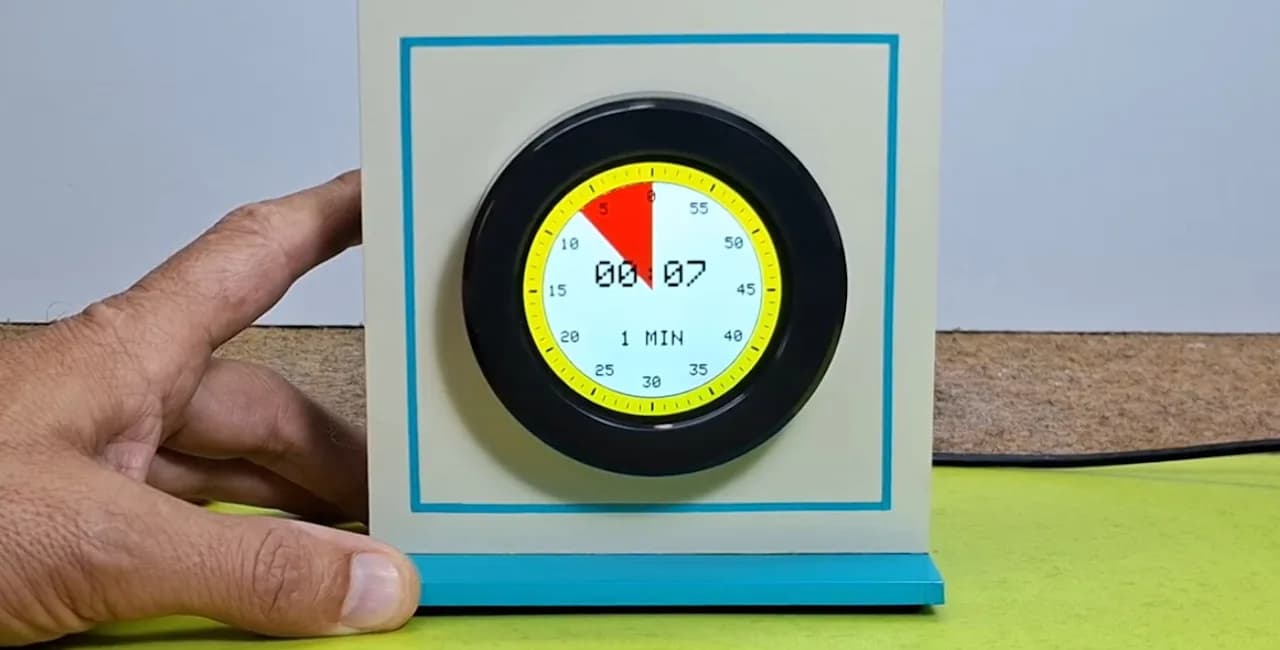 Un temporizador de cocina con ESP32-S3 y pantalla redonda que se gira