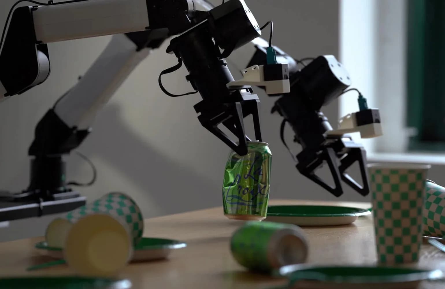 Runway presenta Praxis-1, un modelo de pesos abiertos para robots