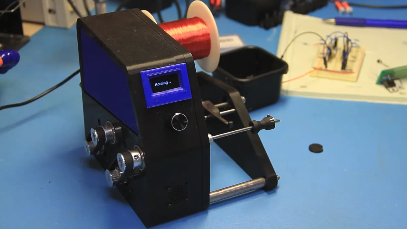 Una bobinadora con Teensy enrolla sola las bobinas de un flip-dot