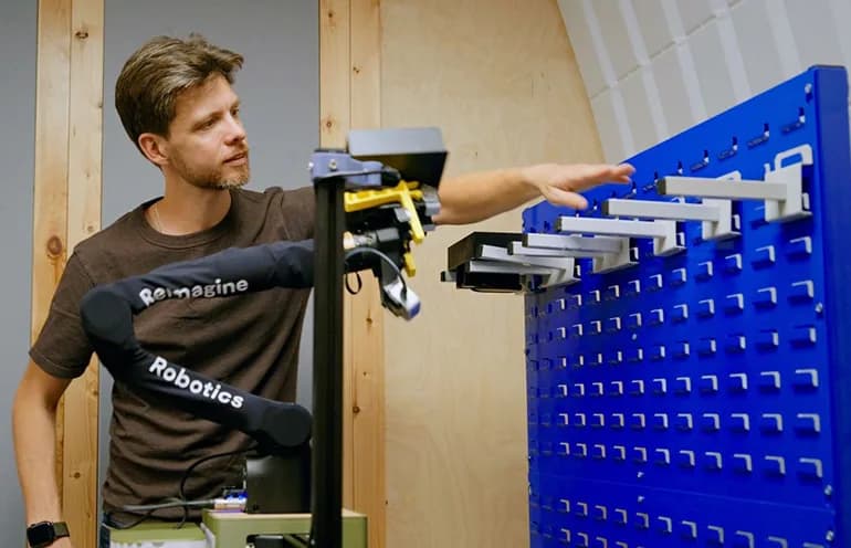 Reimagine Robotics: robots que aprenden mirando al trabajador