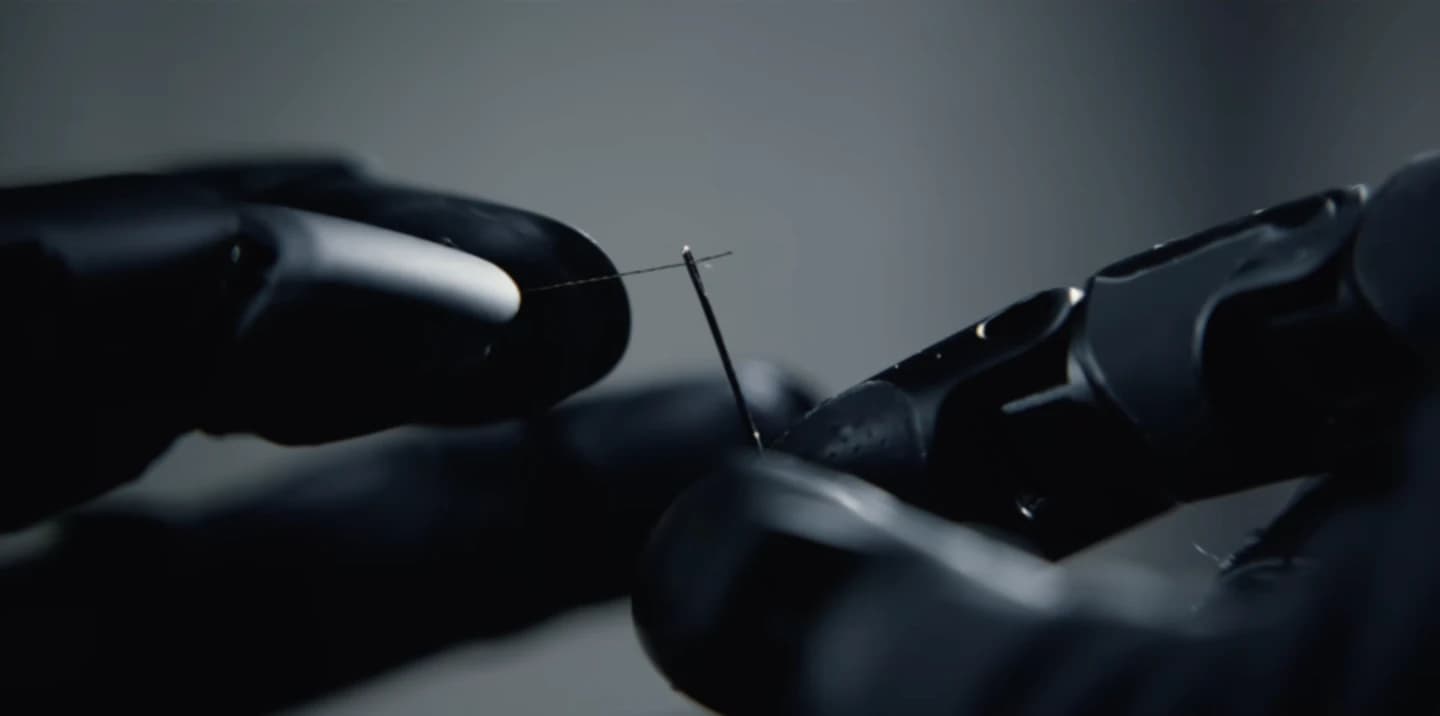 La mano robótica OmniHand 3 Ultra aprendió a bordar seda de Suzhou