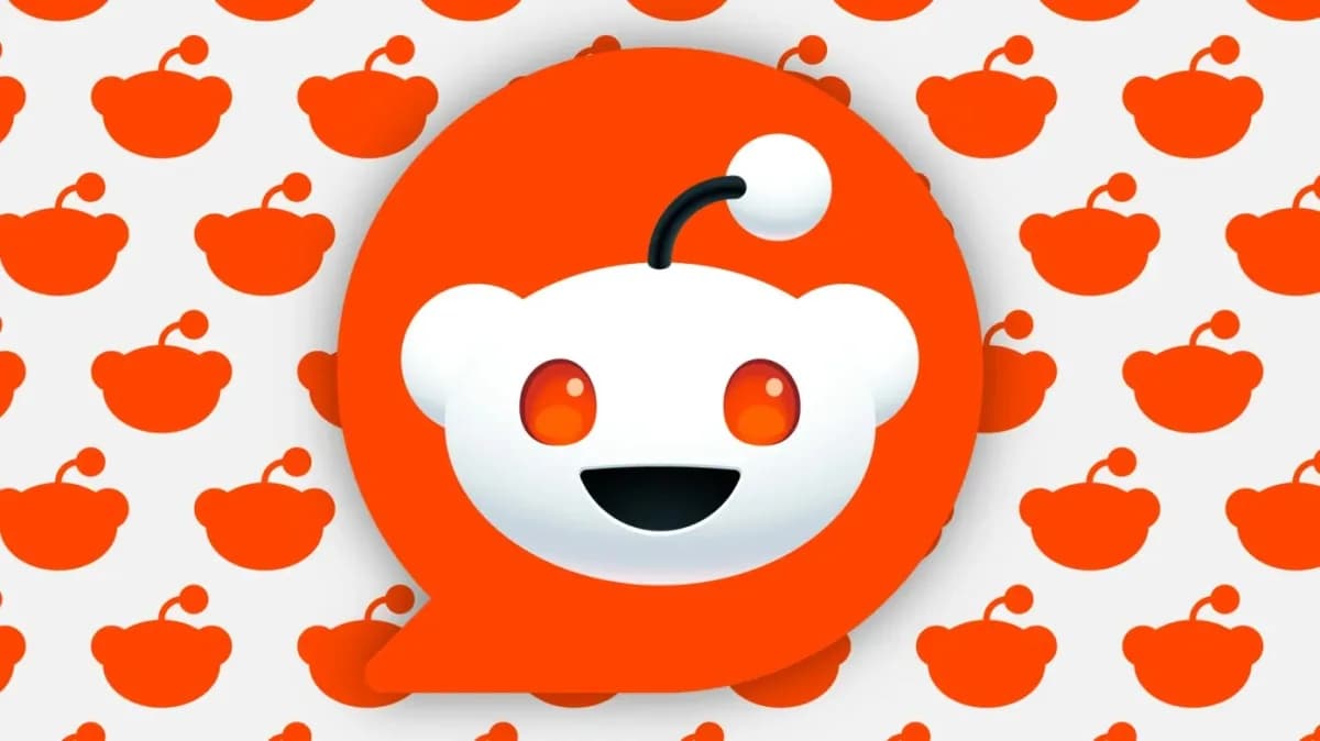 Resultados de Reddit: Ingresos suben pero la IA golpea el tráfico