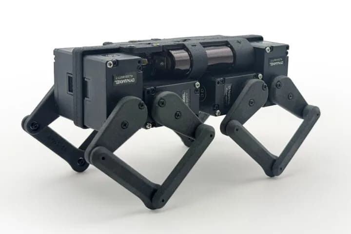Q8botOne, un cuadrúpedo abierto de 250 gramos con ESP32-C3