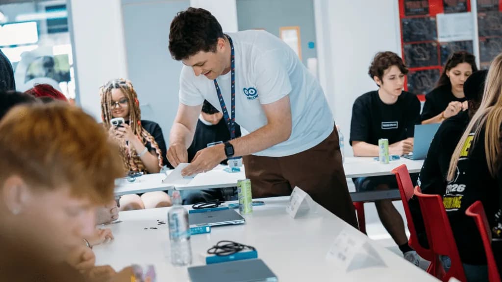 Arduino y Mission 44 enseñan IA y telemetría a estudiantes