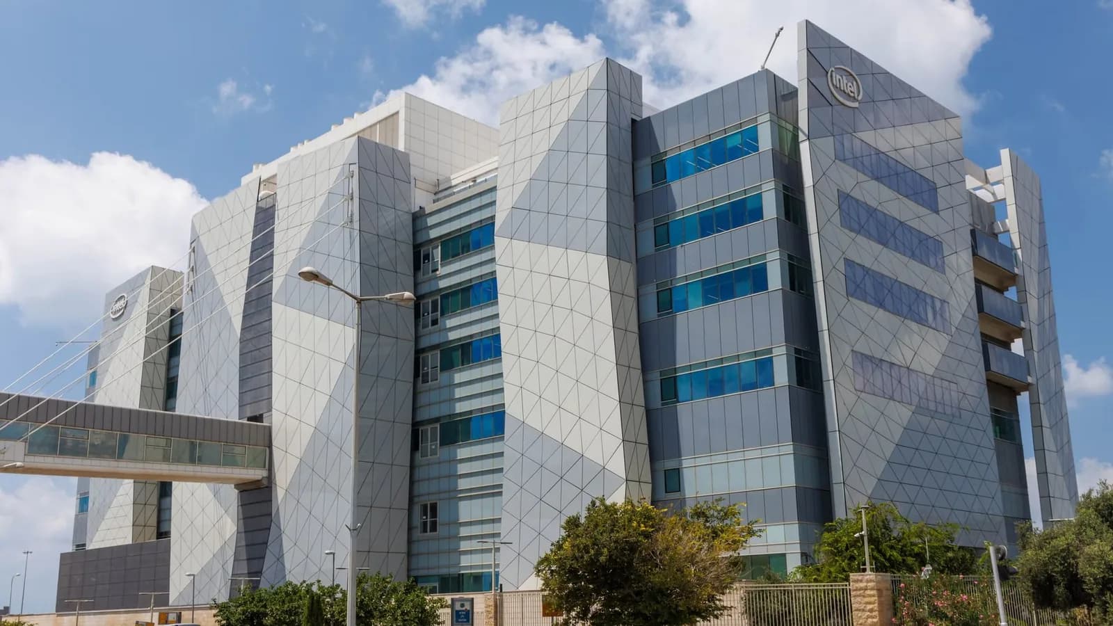 La explosión en la Fab 28 le costará a Intel 600 millones de dólares