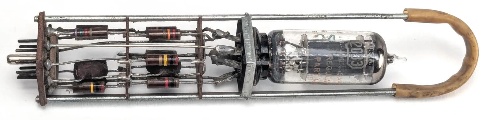 Cómo funciona el flip-flop de tubos de vacío del IBM 604
