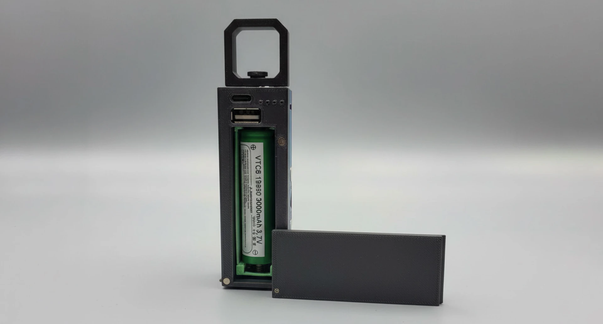 El Subzero, más compacto, lleva una celda reemplazable de 5.000 mAh y la misma interfaz magnética