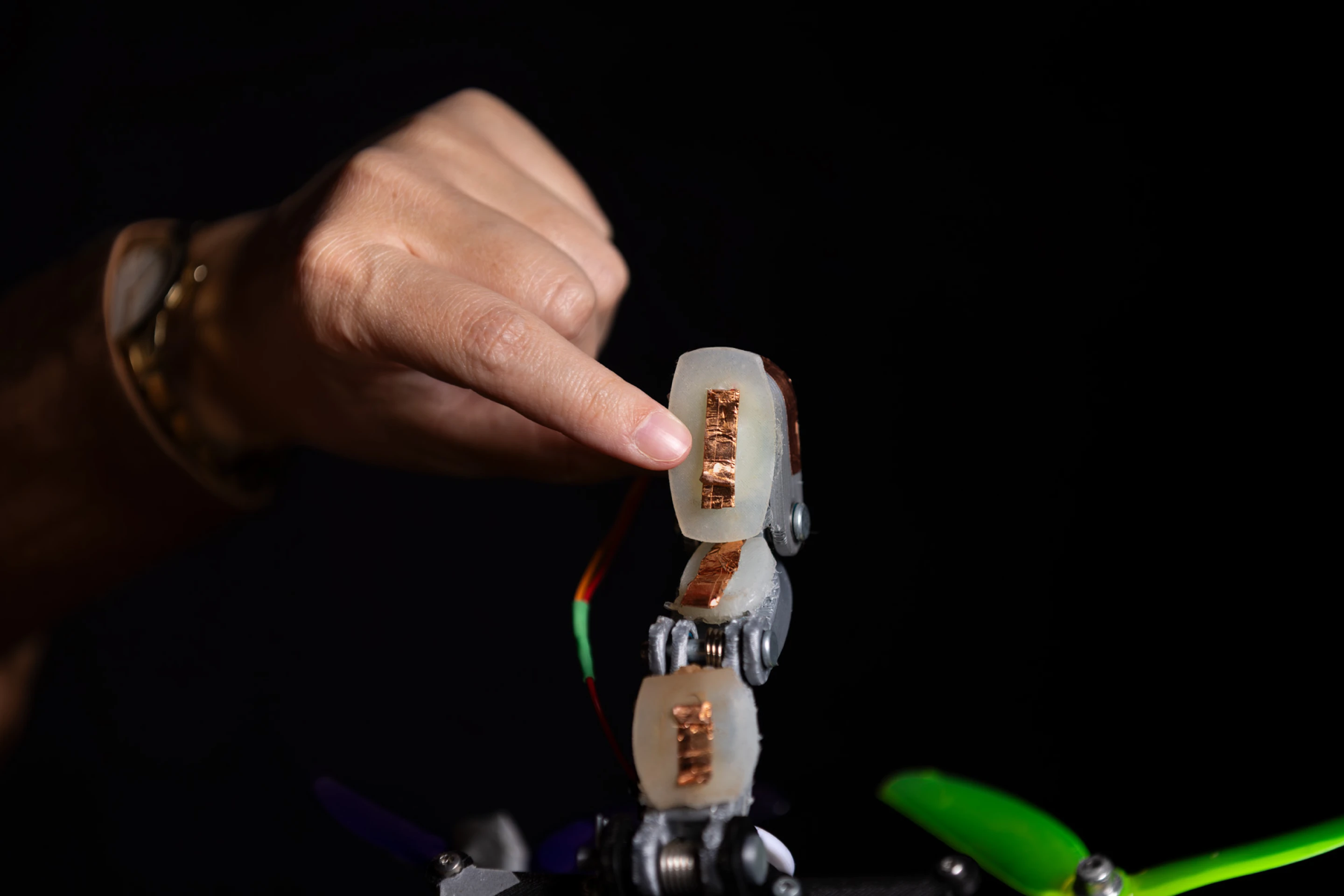 Los sensores táctiles de la pinza del dron