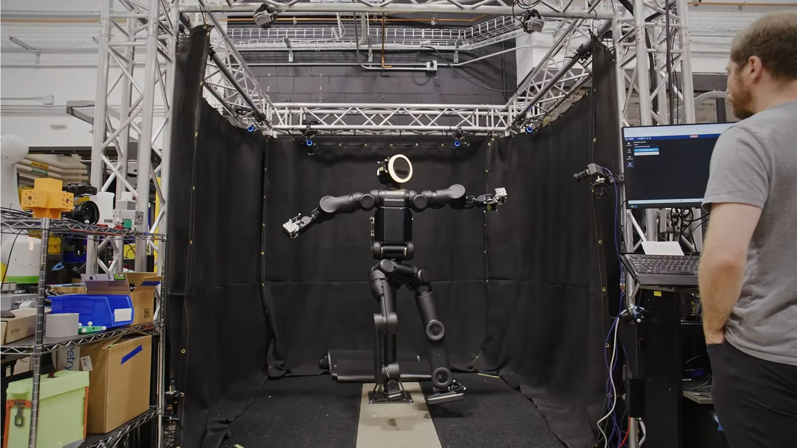 Taller de prototipos de Boston Dynamics donde se ensambla el humanoide Atlas