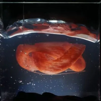 La impresión de silicona dentro de gel para el pelo, en curso
