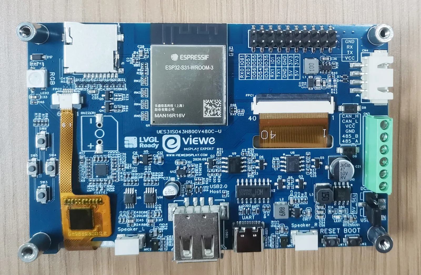 La placa PLCM-UES31S043H800V480C-U con el módulo ESP32-S31 (imagen entregada por VIEWE)