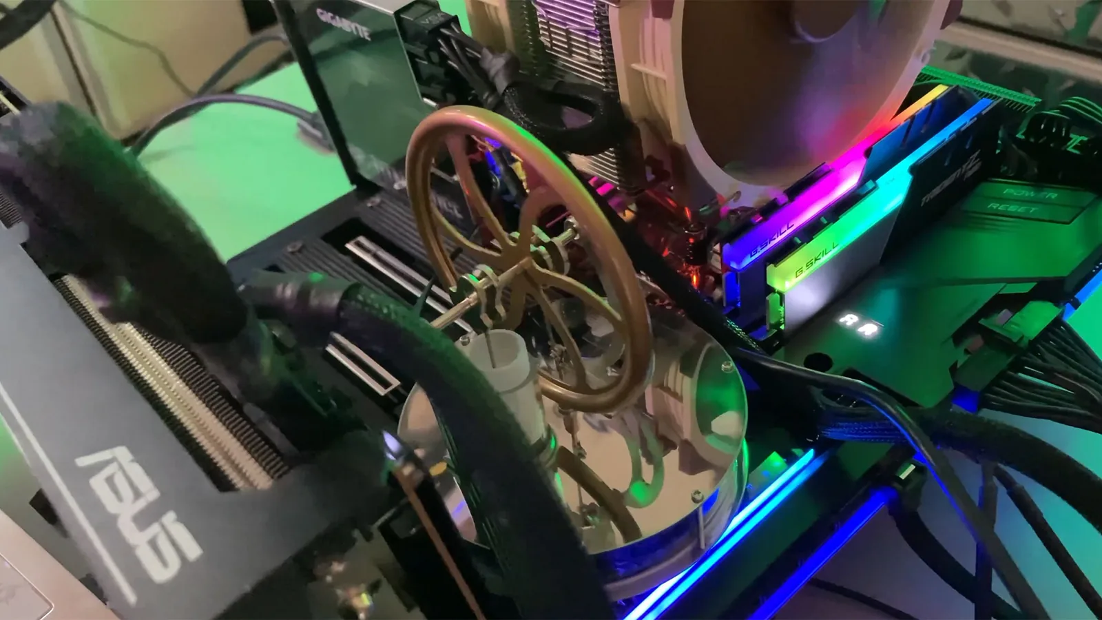 Refrigeración del chipset de un Threadripper con un motor Stirling