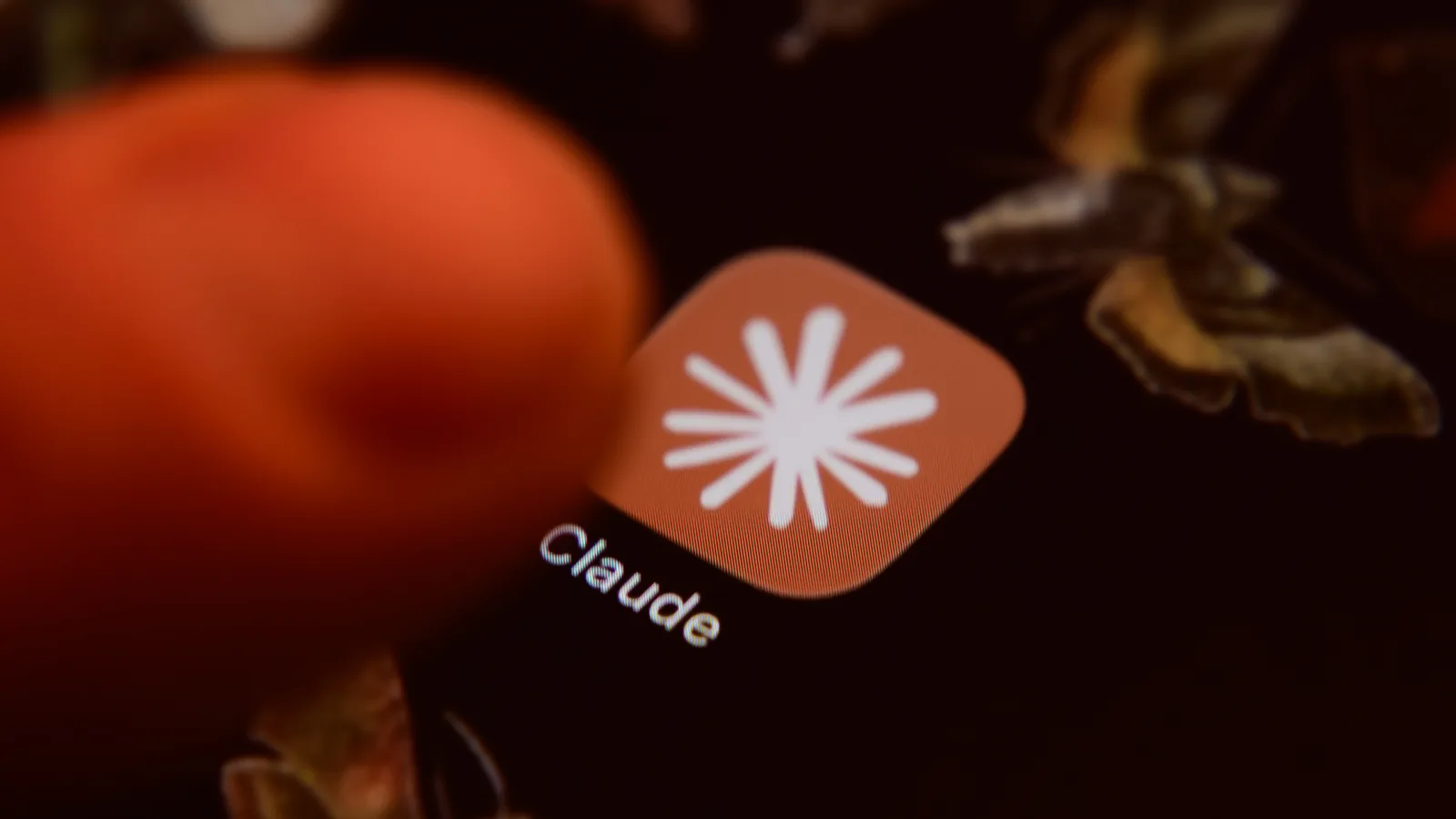 Claude en la pantalla de un iPhone