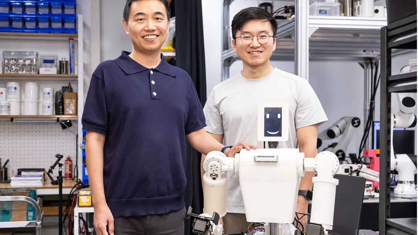 El brazo robótico integra detección táctil en toda su estructura con un control de movimiento preciso