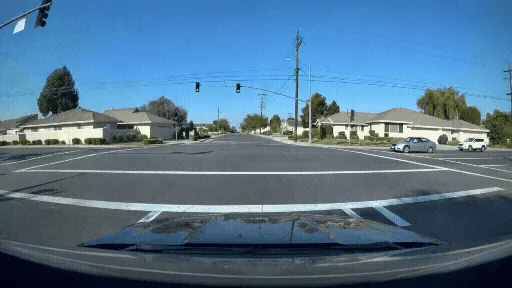 Video generado por Cosmos 3 para escenarios de conducción autónoma de cola larga